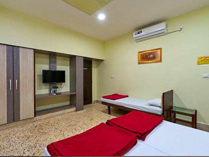 Deluxe AC Twin Room